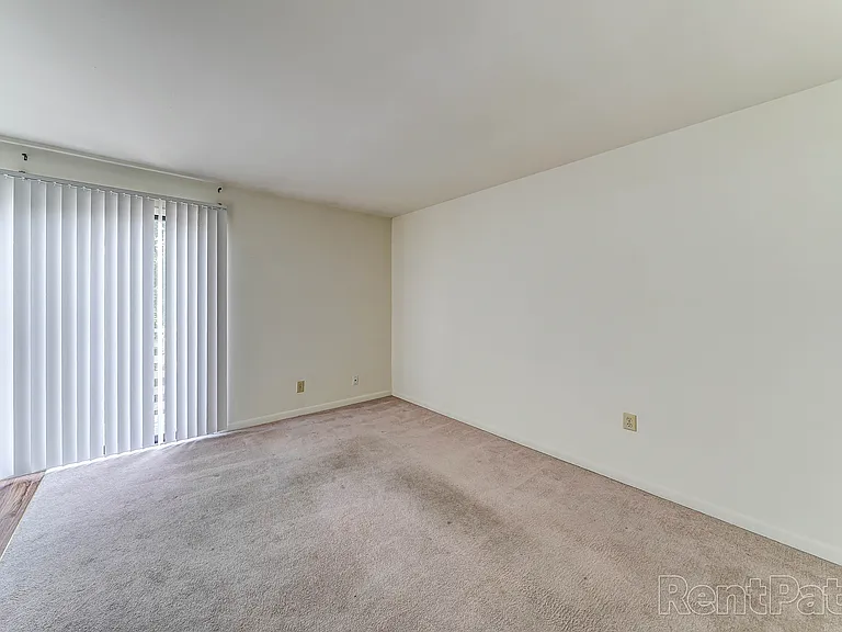 Campus Walk Apartments — Photo 46