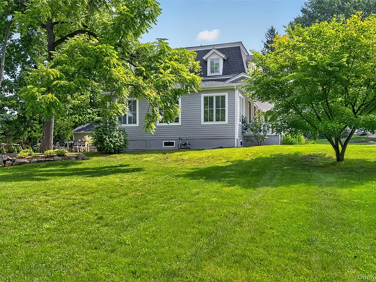 15 Bayview Ave — Photo 28