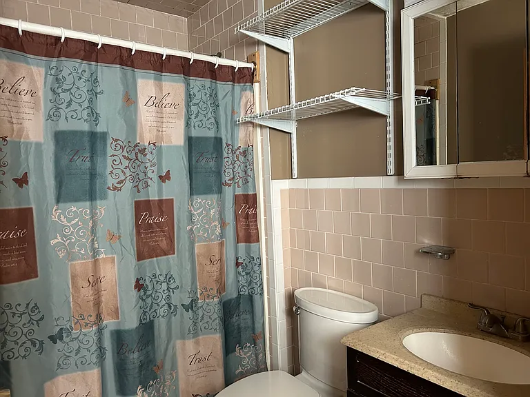 569 Winthrop St #2 — Photo 3