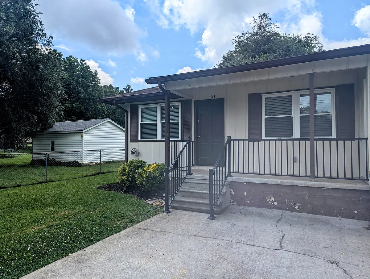 Building Photo - 325 Arrowhead Dr #325