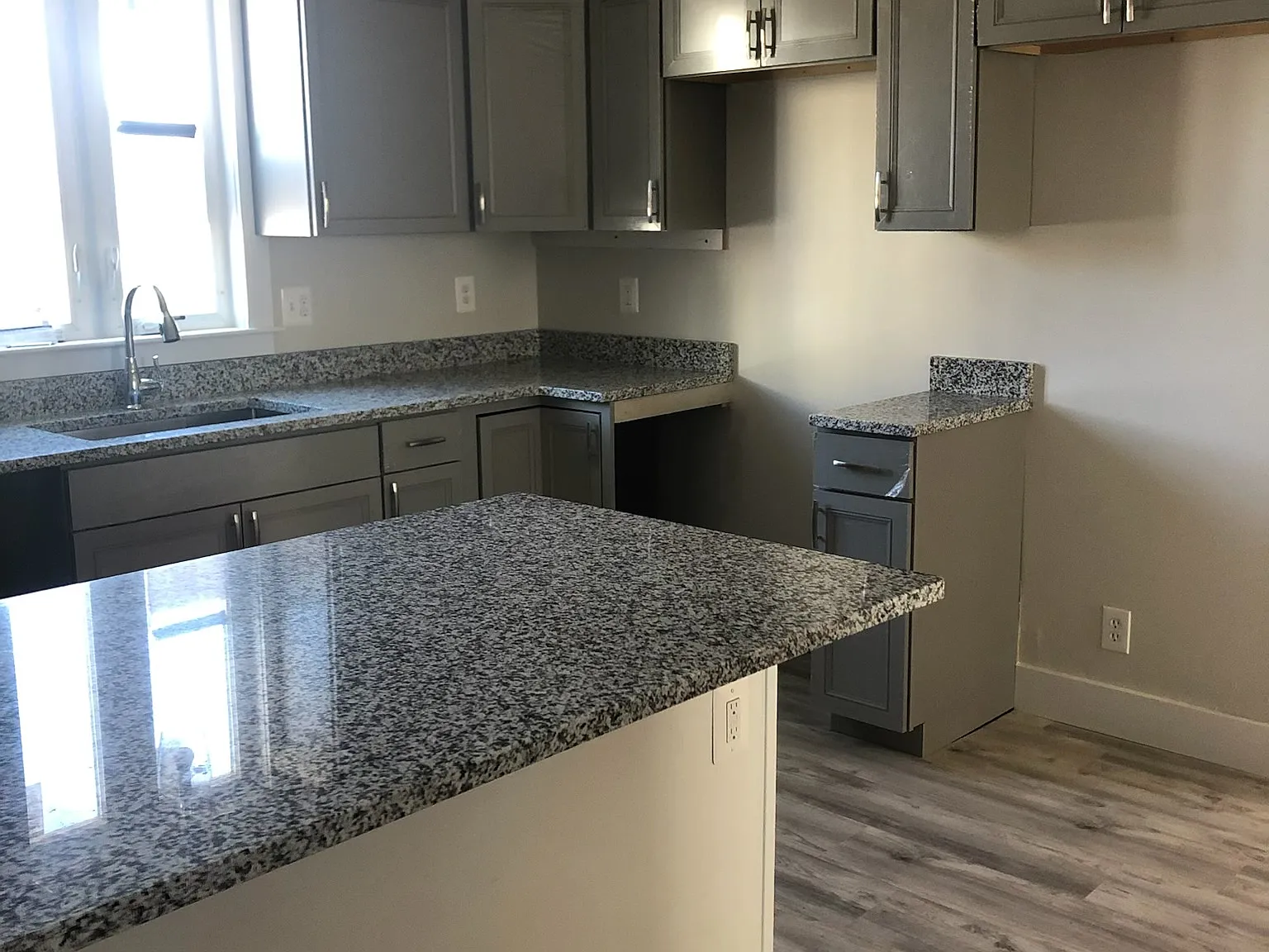 3 bed, $2,000 — Photo 3