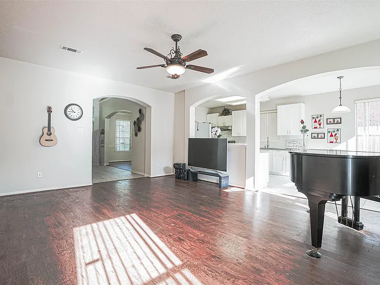 3706 Heritage Colony Dr — Photo 15