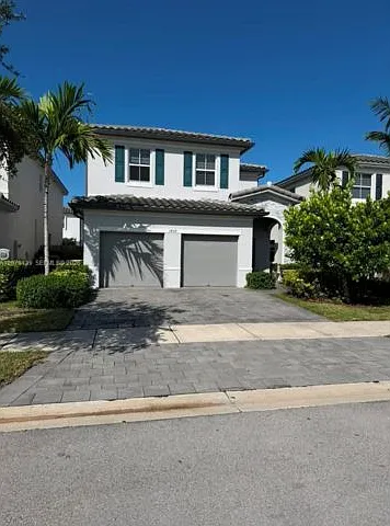 5 bed, 3.0 bath, 2905 sqft, $4,400 — Photo 2