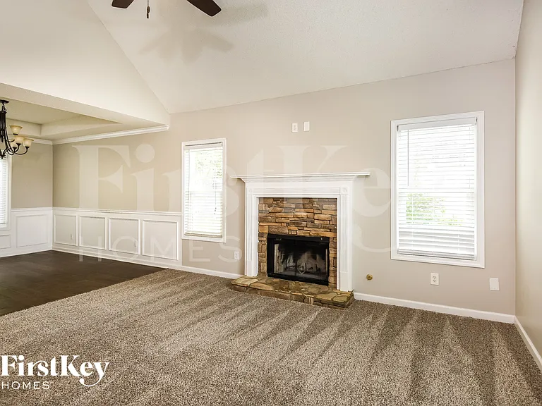 1064 Whispering Woods Dr — Photo 3