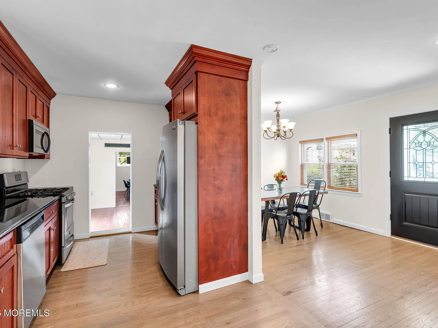 3 bed, 1238 sqft, $3,300 — Photo 1