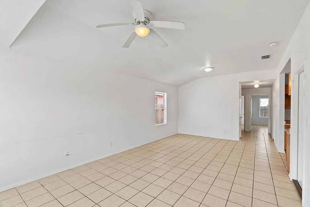 2 bed, 2.0 bath, 1042 sqft, $1,200 — Photo 2