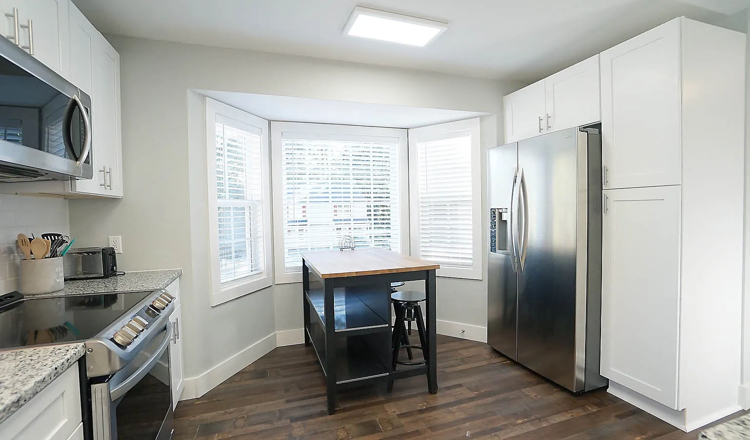 4615 Nesbit Ct — Photo 2