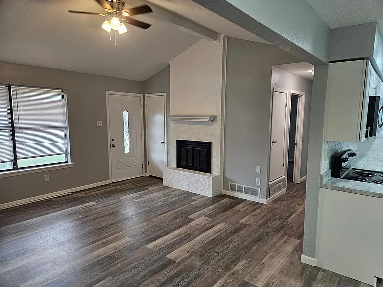 3701 Duke Ln — Photo 2