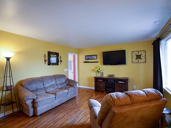 2nd image of 718 W Pine St