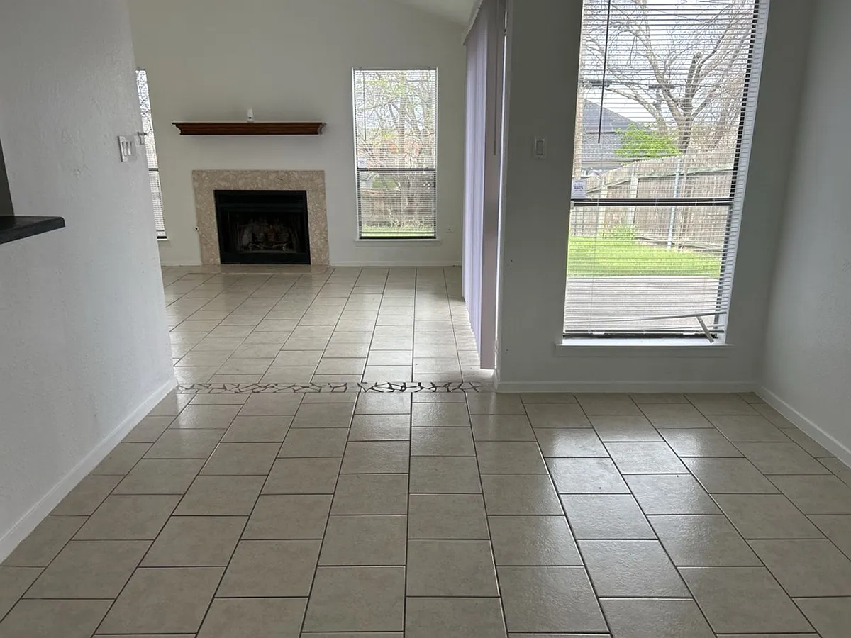 Building Photo - 1218 Westway Cir
