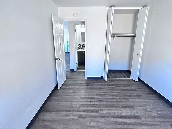4th image of 804 & 814 N Winsor St #804-12