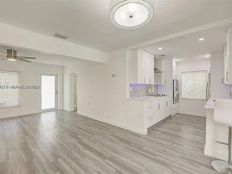 638 SW 5th Ave — Photo 14