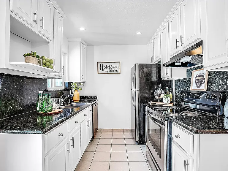 4504 Thornton Ave — Photo 9