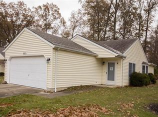 2027 Candlewood Dr, Avon, OH