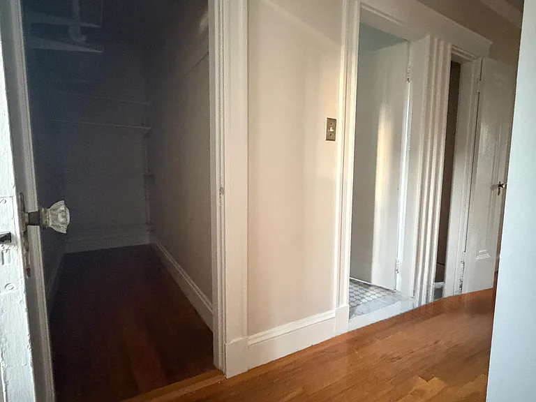 567 Winthrop St — Photo 17