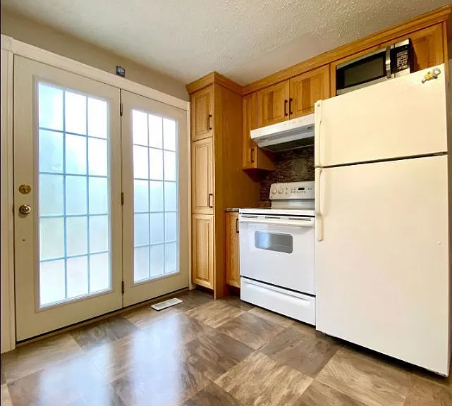 4870 Mapleview Cres — Photo 7