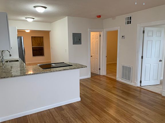 3rd image of 725 42nd St