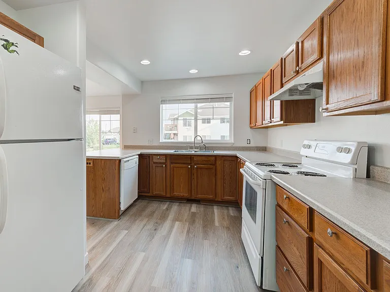 1094 Longbow Ln #D — Photo 9