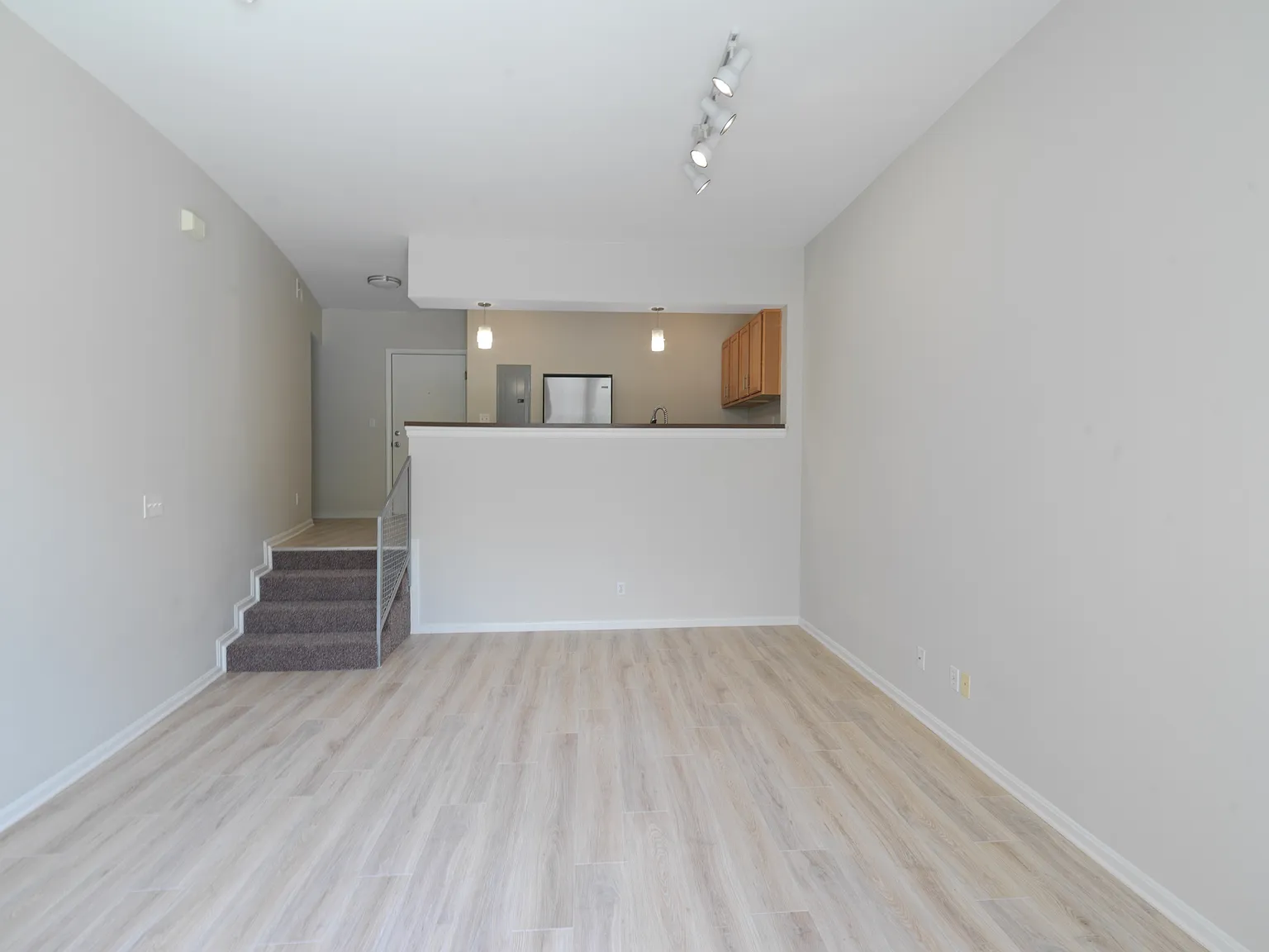 2 bed, 969 sqft, $1,499 — Photo 3