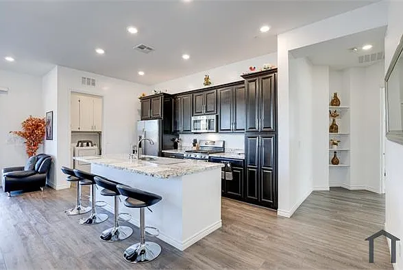 209 Coltrane Canyon Ave — Photo 18
