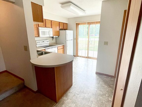 3rd image of 3999 Meadow Brook Ct