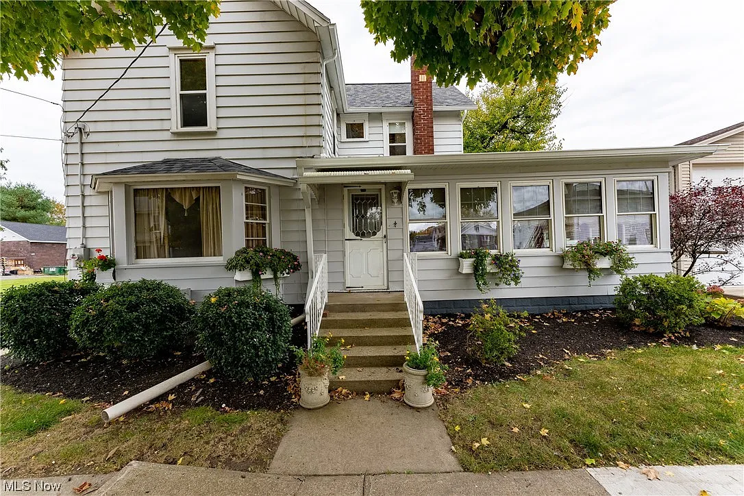 221 S Main St photo 1