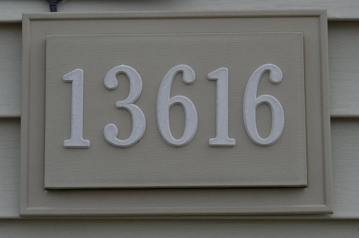 Building Photo - 13616 Henry St #1