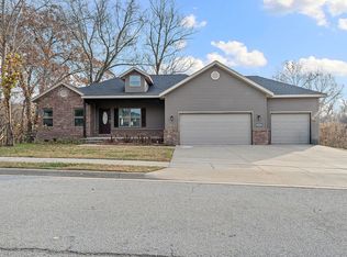 1070 Nemett Cir, Pea Ridge, AR 72751