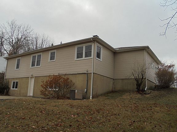 3rd image of 1111 Hillside Dr