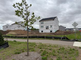 4919 Airlake Dr, Woodbury, MN 55129