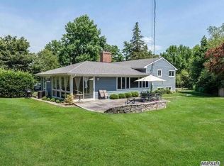 22 Westgate Blvd, Manhasset, NY 11030