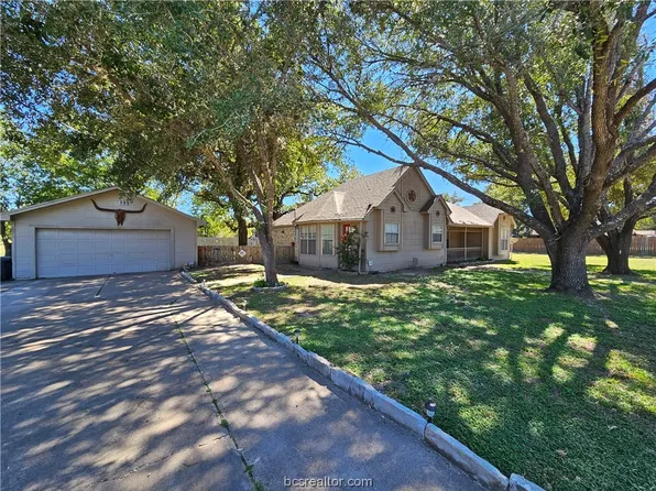 555 6th St, Somerville, TX 77879