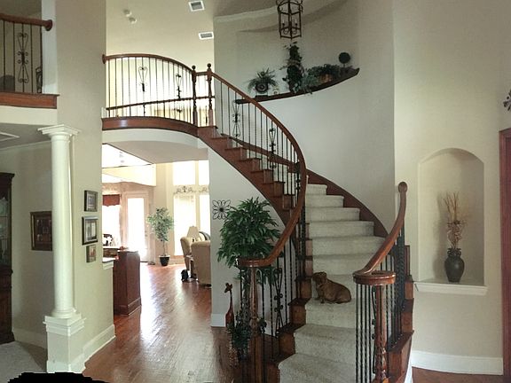 4th image of 524 Carrington Ln