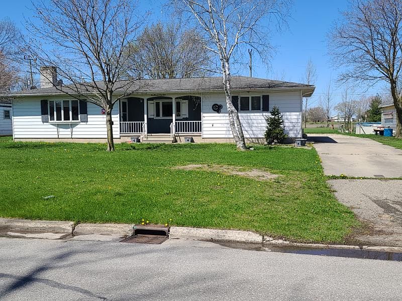 348 Center St, Sebewaing, MI 48759 Zillow