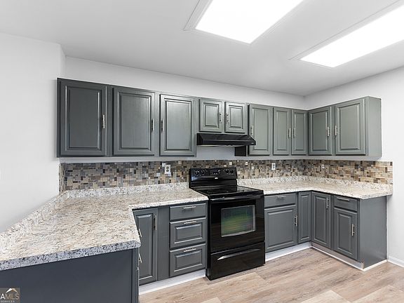 3rd image of 225 Blue Ridge Ln