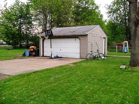 5th image of 977 E 349th St