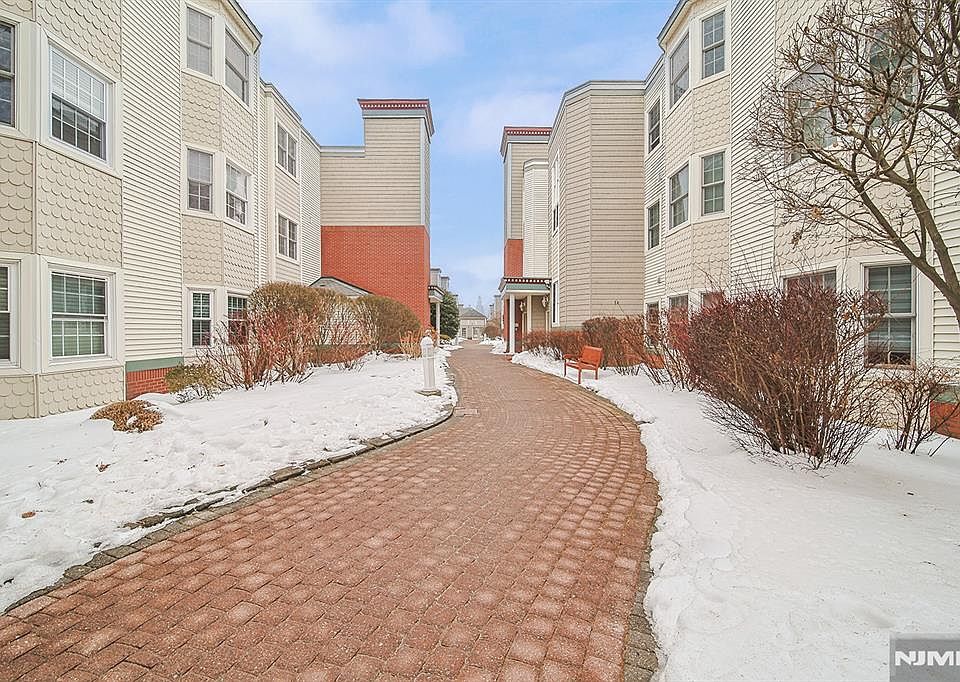 1st image of 321 The Promenade