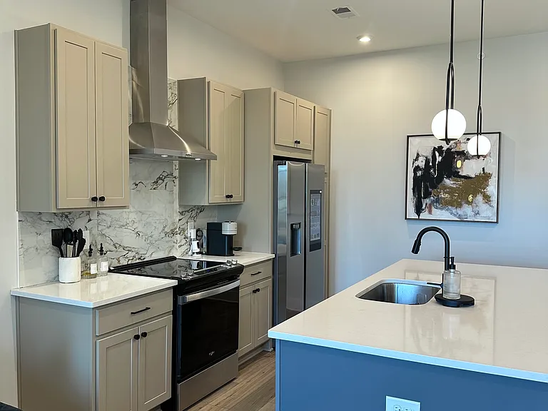 1296 Longreen Ter NW #7 — Photo 5