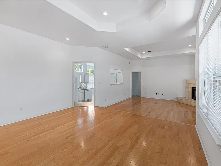 1621 Maggie Mayes St — Photo 9