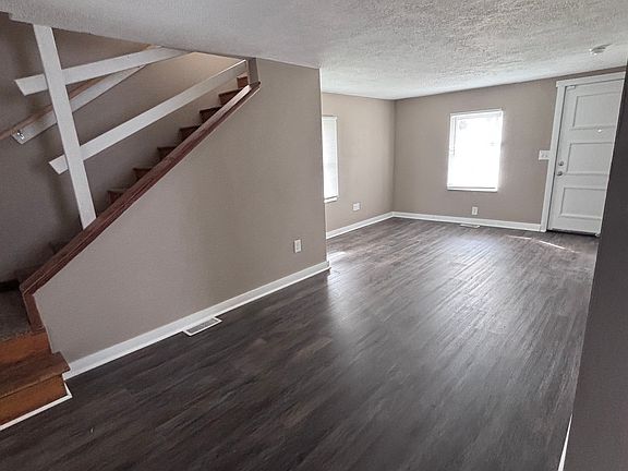 3rd image of 202 Delray Rd