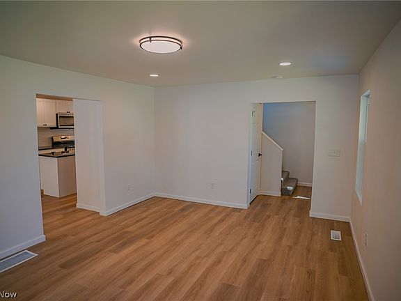 5th image of 2204 Fairview Ave