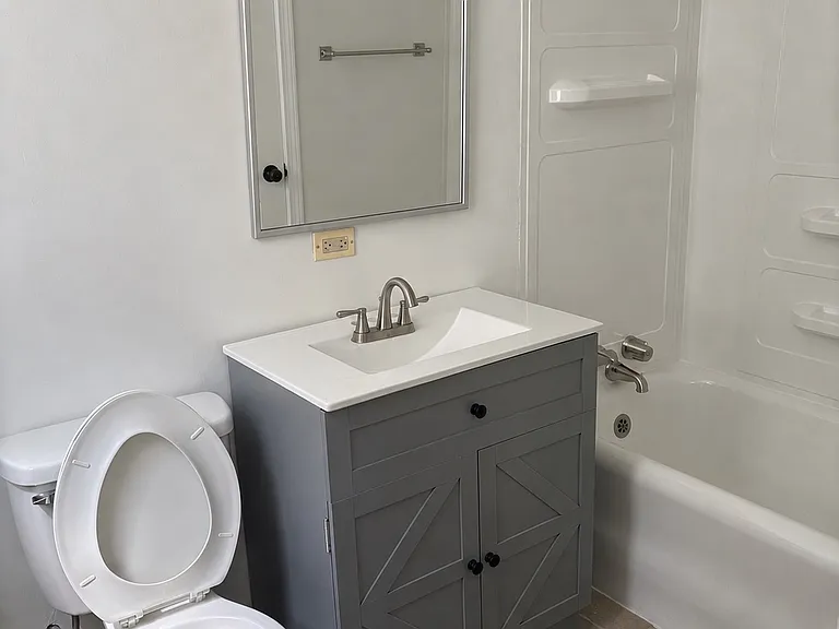 8120 S Ellis Ave #2 — Photo 3