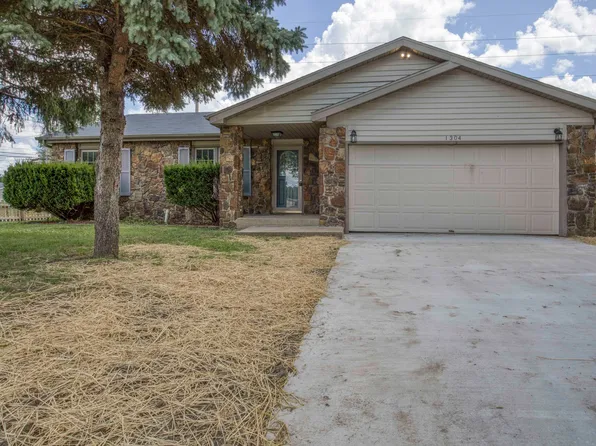 1304 W Downing Street, Springfield, MO 65807
