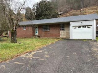 707 N Levisa Rd, Mouthcard, KY 41548
