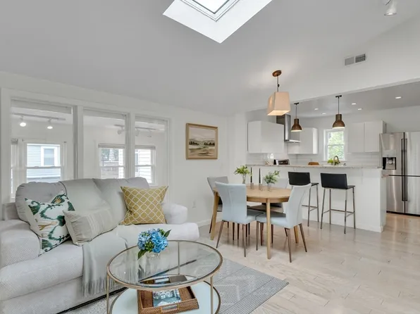 215 Norfolk St #2, Cambridge, MA 02139