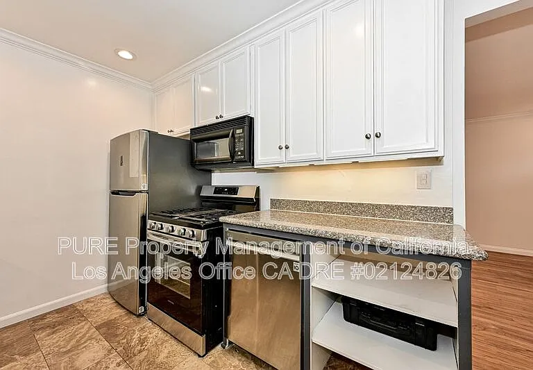 1527 Harvard St #2 — Photo 6