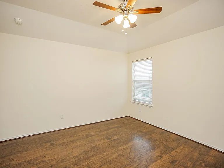1323 Colonial Manor Dr — Photo 21