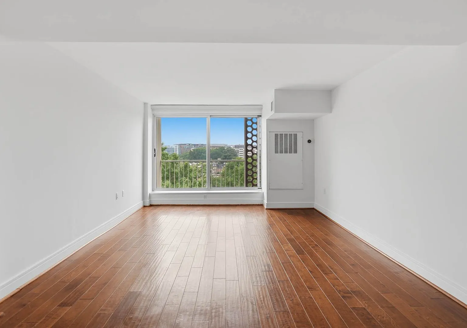 Southwest Waterfront Condo | 1 Bed | 1 Bath | 950 Sf | Private Balcony | 1 Parking Space — Photo 2