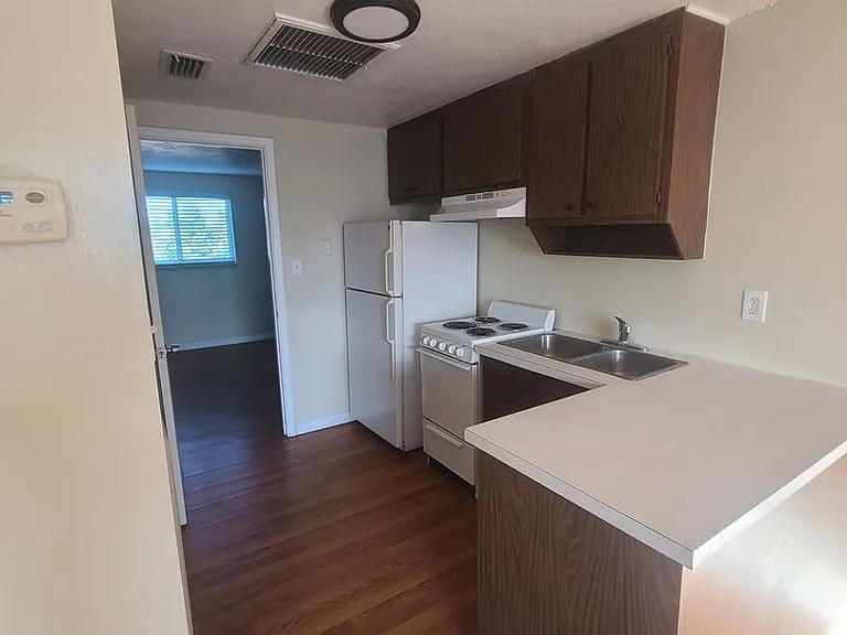 4809 Grand Blvd — Photo 5