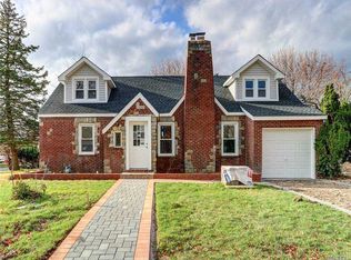 730 Charter Ct, Uniondale, NY 11553